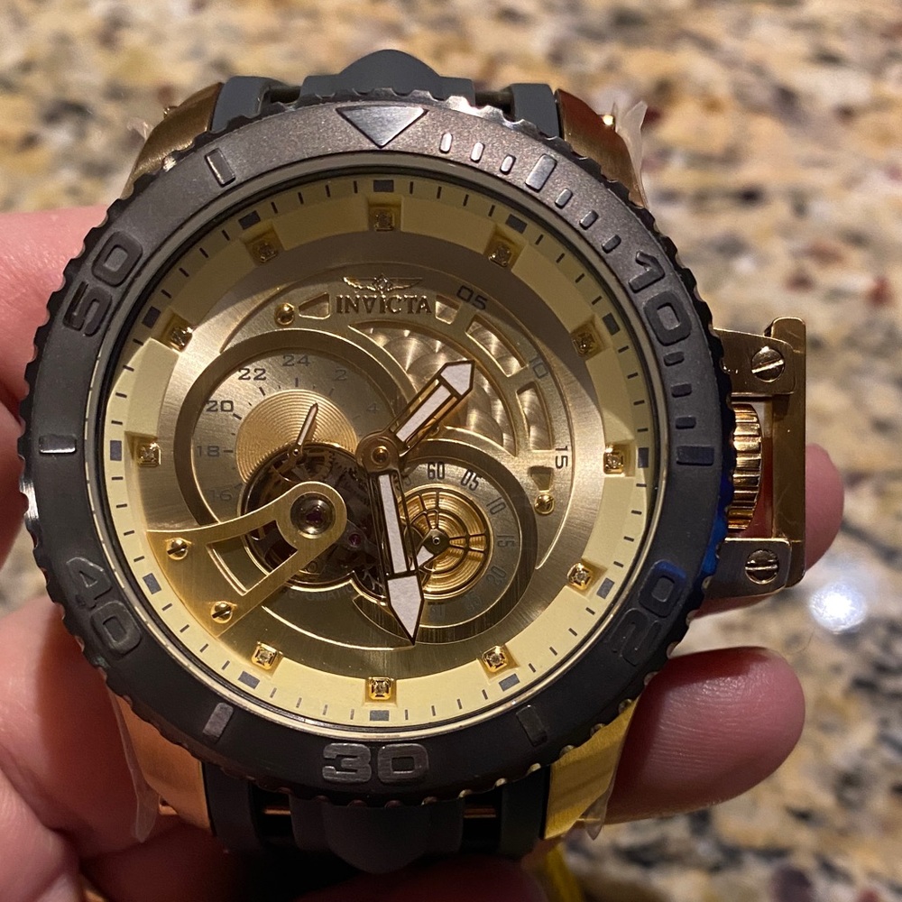 NEVER WORN Invicta Men’s Pro DiverScuba Automatic Watch, Model 36112